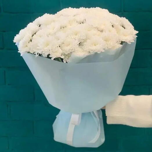 Букет из 15 белых кустовых хризантем