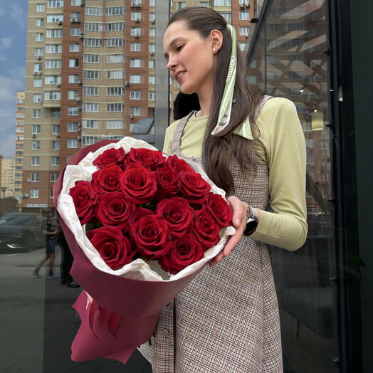 15 роз в оформлении «Любимой»
