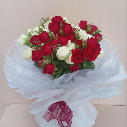 15 spray roses bouquet "Red and White"