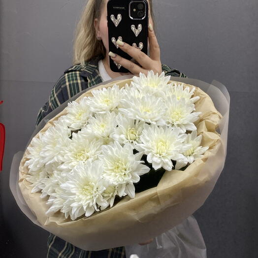 Пышный букет из хризантем сезонные цветы