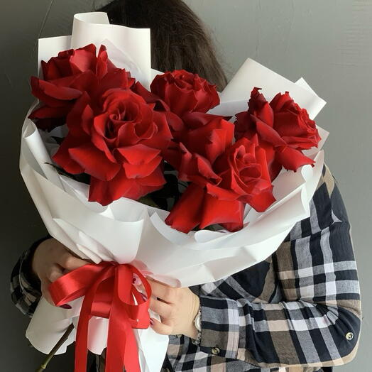 Букет из 5 красных французских роз