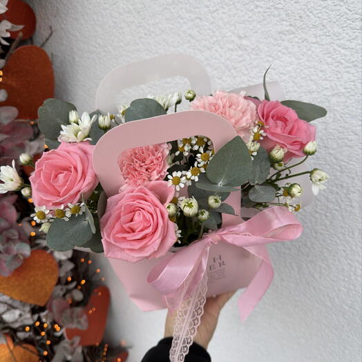 Розовая композиция Bloom room, роза, диантус, ромашка🌸