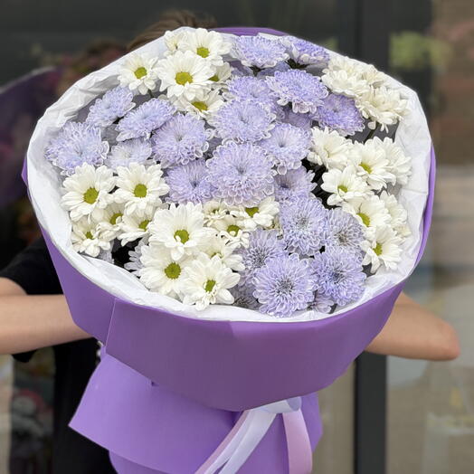Букет с стойкой фиолетовой хризантемой💜и с  хризантемой похожую на ромашку 💜