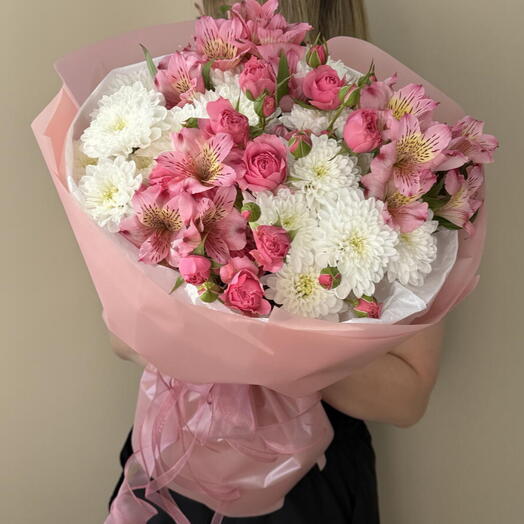 💖 Пышный букет: пионовидная роза, альстромерия и кустовая хризантема Алтай 💐