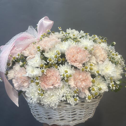 Цветы в корзине (ромашки,хризантема,диантусы)