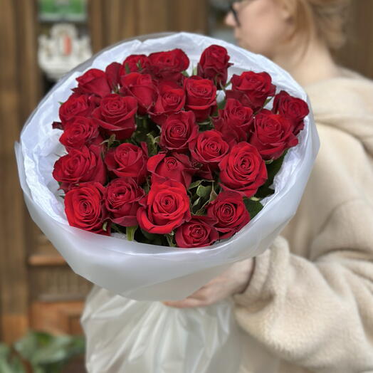 Букет из 25 красных роз «Кон Аморе»