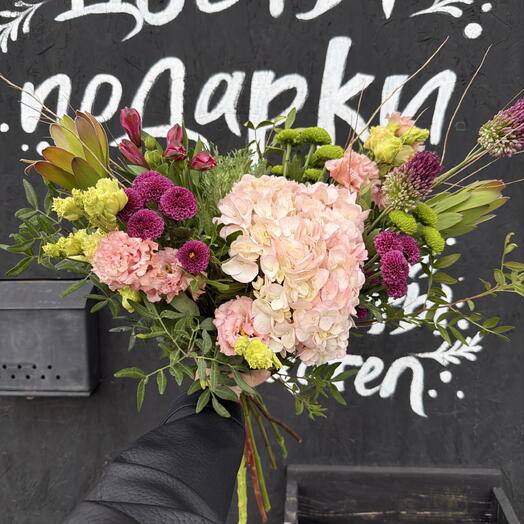 Букет без упаковки с гортензией