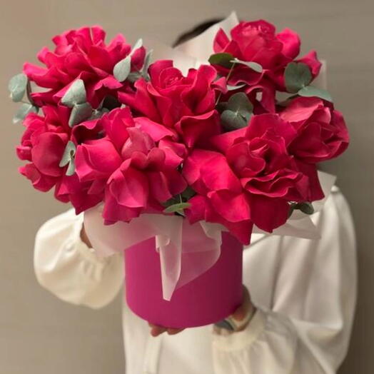 Композиция с малиновыми французскими розами 🌺