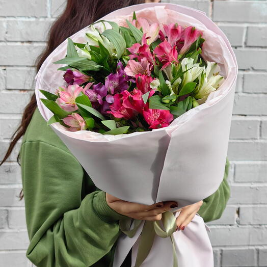 Mono bouquet of 7 multi-colored alstroemeria
