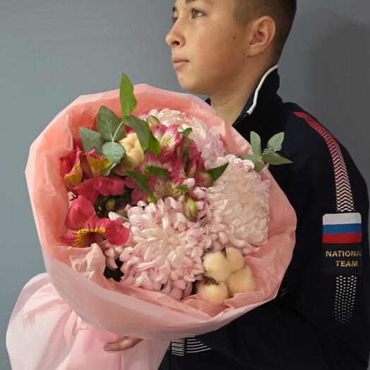 Букет с хризантемой и альстромерией