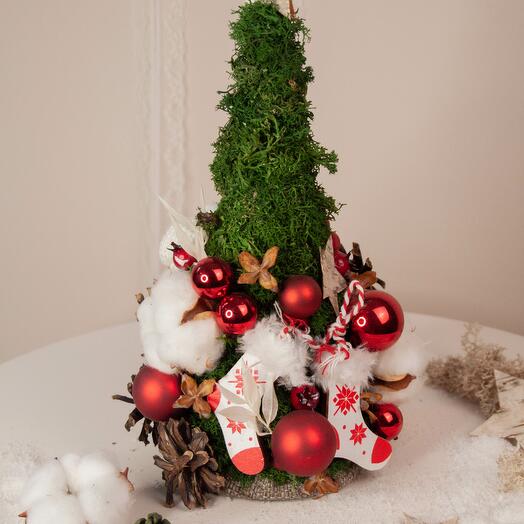 Ёлка из стабилизированного мха ручной работы с красными шарами