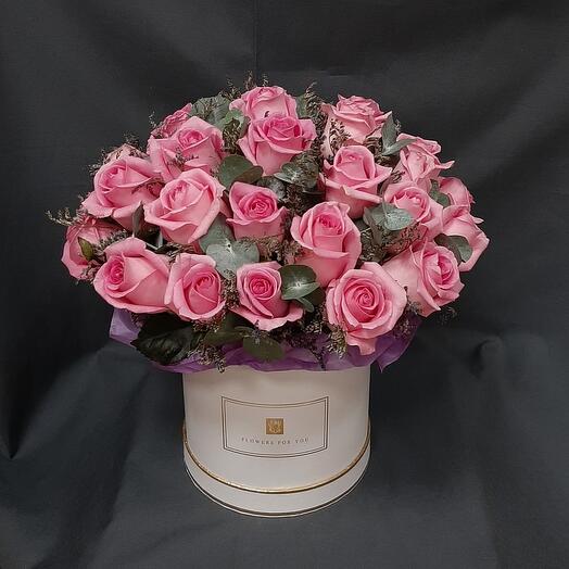 Pink roses in a hatbox