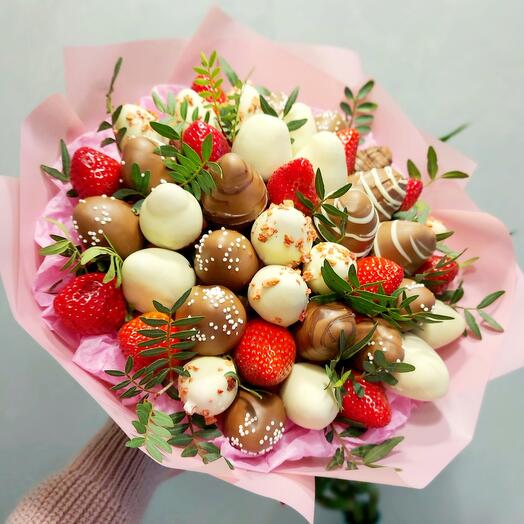 Bouquet of strawberries in chocolate