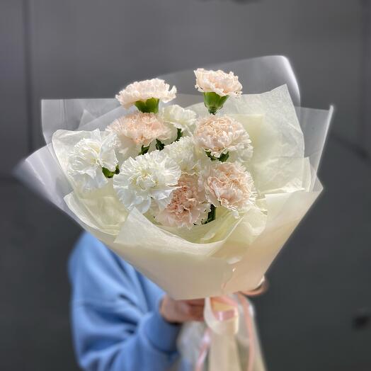 Mono bouquet of dianthuses