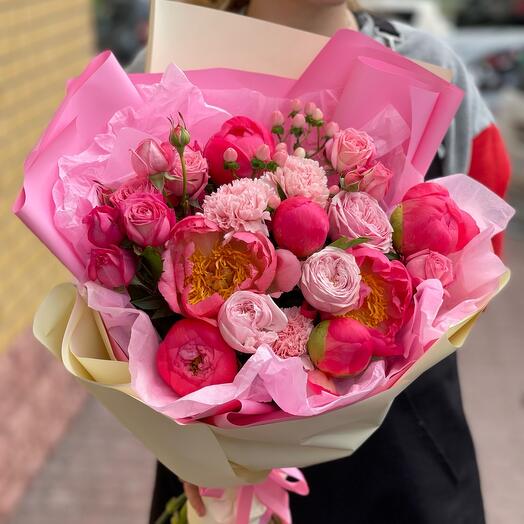 Bouquet with coral peonies