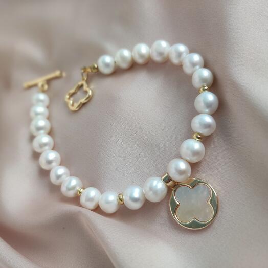Bracelet made of natural pearls of natural origin