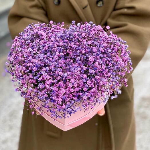 Цветы в коробке сердце