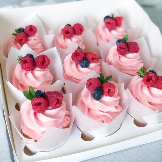 Cupcakes 9 pieces with pink cream and berry decor