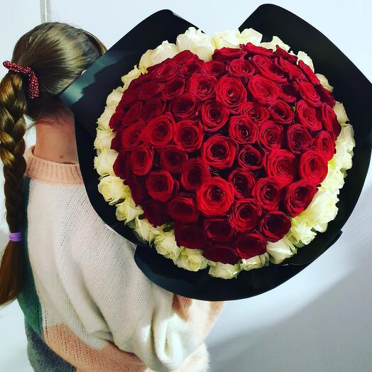 101 rosas en forma de corazón enorme