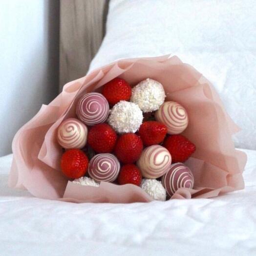 Букет из клубники маме 2