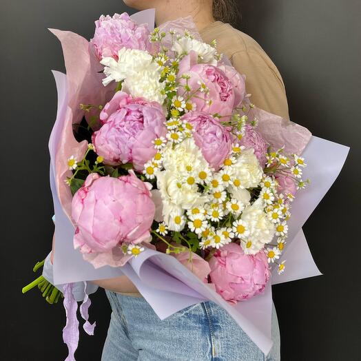 Ramo de peonías, Dianthus y tanacetum
