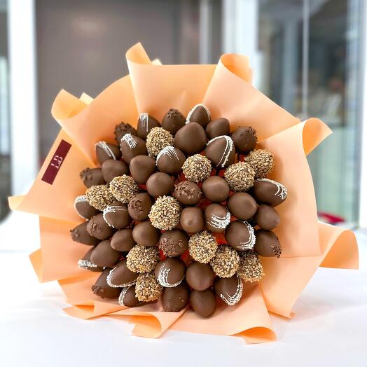 Букет «Сладкая жизнь» из клубники в шоколаде