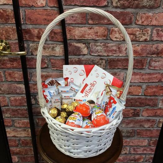 Cesta de Kinder dulces