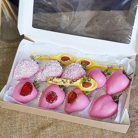 Клубника в шоколаде с шоколадными ложками