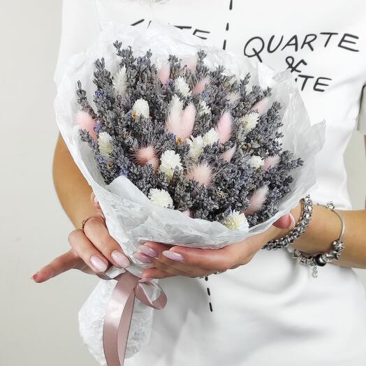 Bouquet of dried flowers with lavender