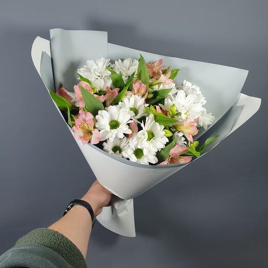 Bouquet of bush chrysanthemums and alstroemeria