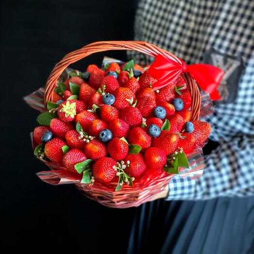 Корзинка из клубники