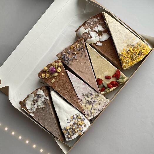 Assorted set of 7 pieces of cake