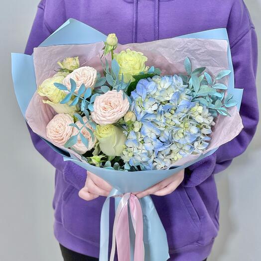Bouquet with blue hydrangea and roses