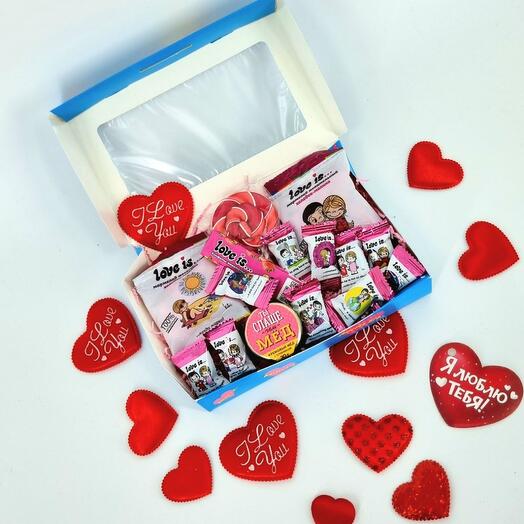 Подарок love is с медом и конфетами