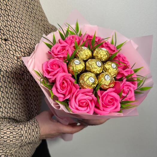 Букет из мыла с конфетами Ferrero Rosher