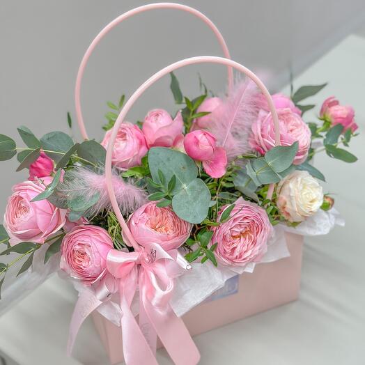 Peony-shaped silva in a handbag