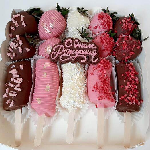 Клубника и бананы в шоколаде