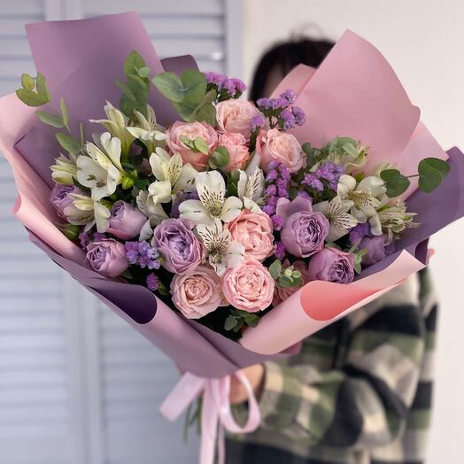Букет с кустовыми розами «Лаванда и персик💜»