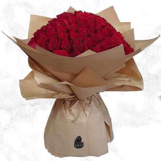 Timeless Elegance: Classy Red Hand Bouquet - 100pcs Fresh Red Roses