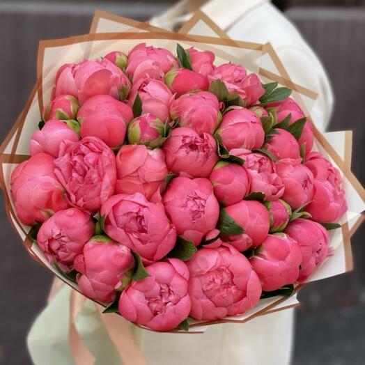 Bouquet of 35 coral peonies