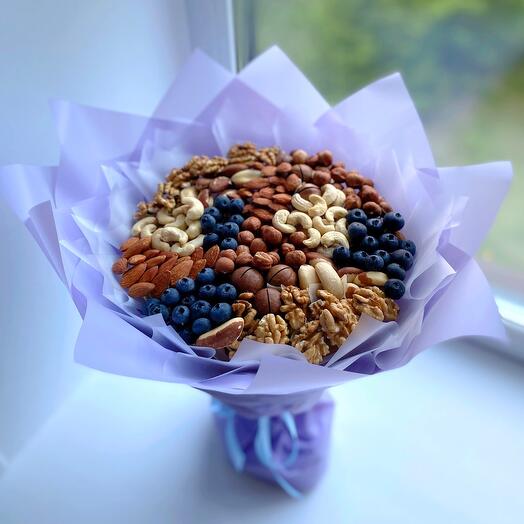 Ramo de nueces con arándanos