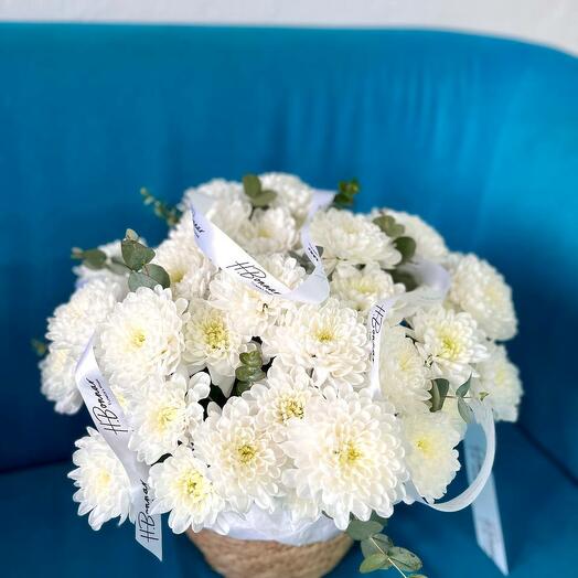 Кашпо с хризантемами