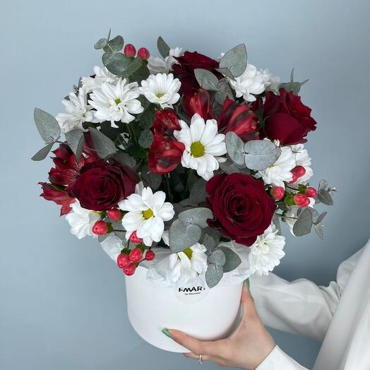 Композиция из роз в  коробке