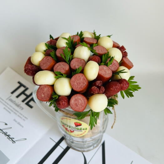 Пивная кружка с закуской