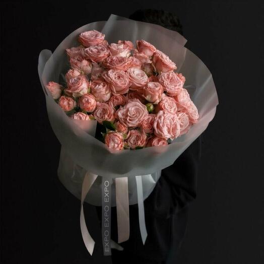 Нежная кустовая пионовидная Роза