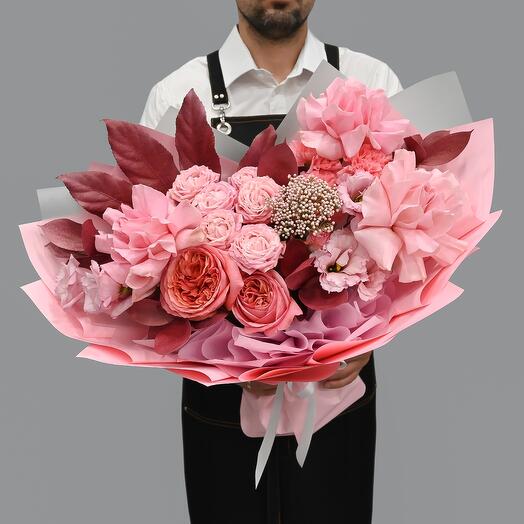 Ramo de terciopelo de peonía y rosas francesas y Lisianthus