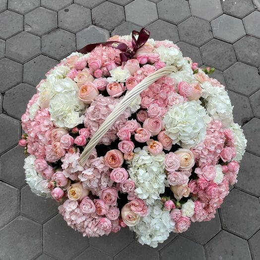 Корзина с цветами