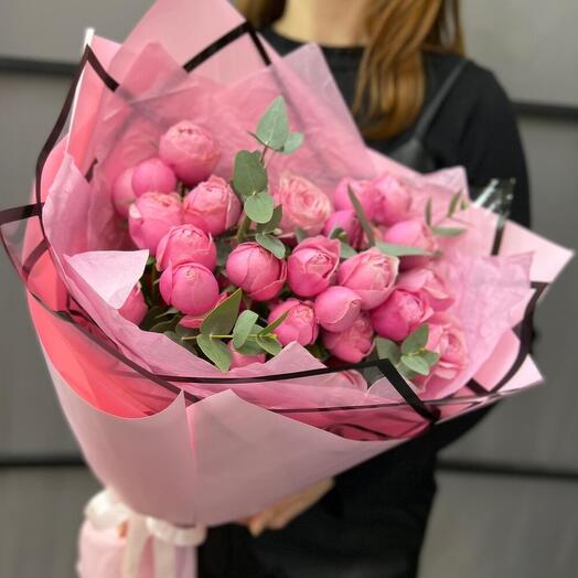 Bouquet of peony-shaped bush roses Silva Pink