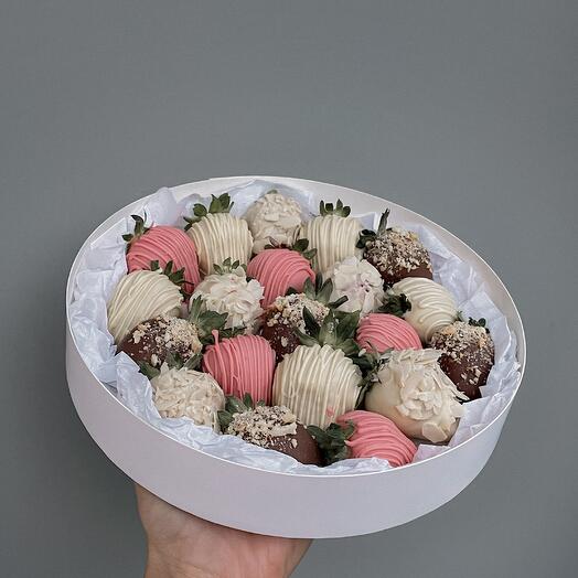 Chocolate-covered strawberries 4