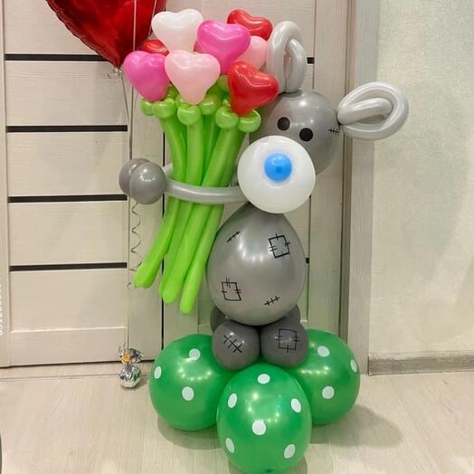 Мишка с букетом